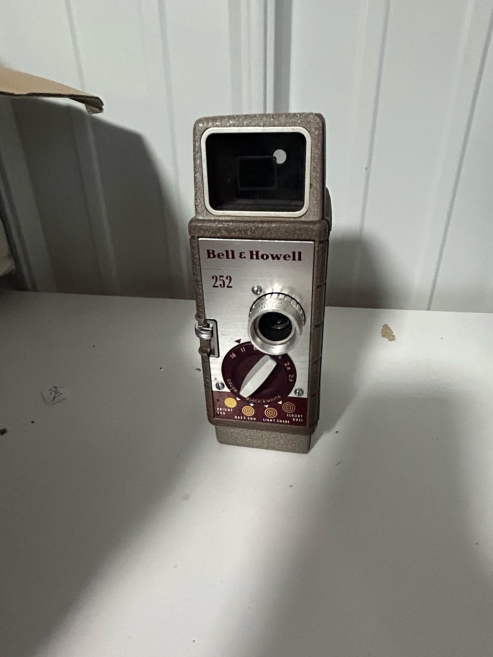 252 Vintage 8mm Movie Camera - Brown/Silver - not tested